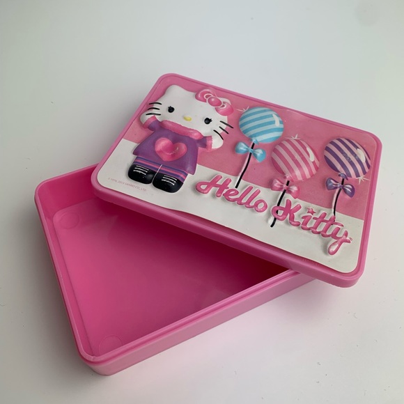 Hello Kitty Bundle includes Pachici board game, tiny plushie, bracelet & box - Picture 4 of 6